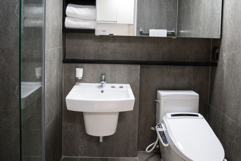 Bathroom 5, Sunrise Hotel, Sokcho