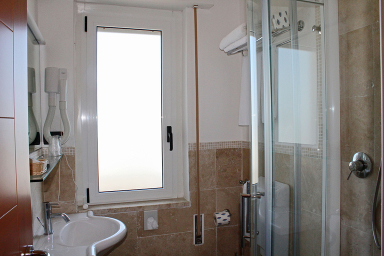 Bathroom 5, Hotel City Beach Resort, Ravenna