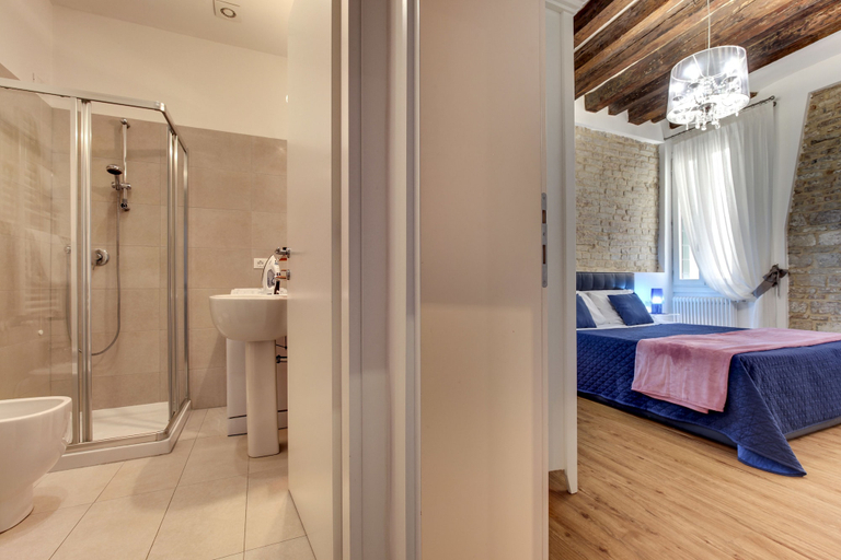 Bathroom shower, Charming Castello Apartments by Wonderful Italy, Venezia