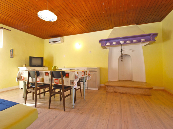 Others 5, House 1585, Marčana