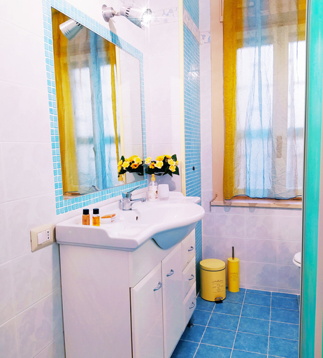 Bathroom 5, Altea Royale, Napoli