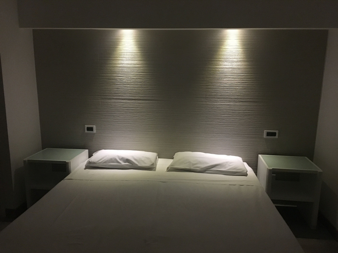 Bedroom 3, Grand Hotel Olympic, Rome