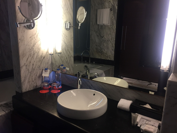 Bathroom 5, Le Meridien Coimbatore, Coimbatore