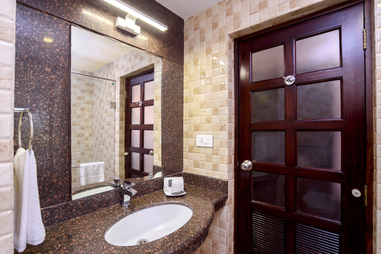 Bathroom 4, Praia Da Oura - Boutique Resort, South Goa