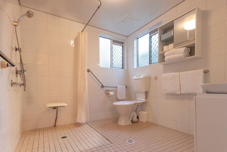 Bathroom 5, Benson Court Motel, Toowong