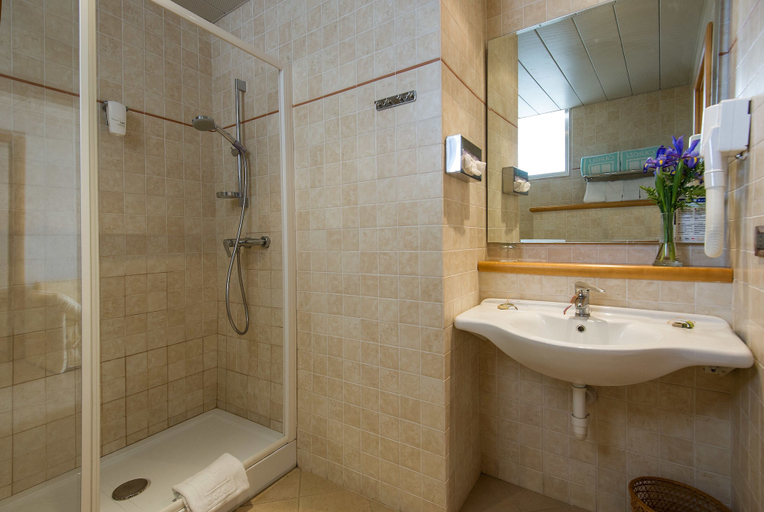 Bathroom 4, Hotel Terminal - Caroli Hotels, Lecce