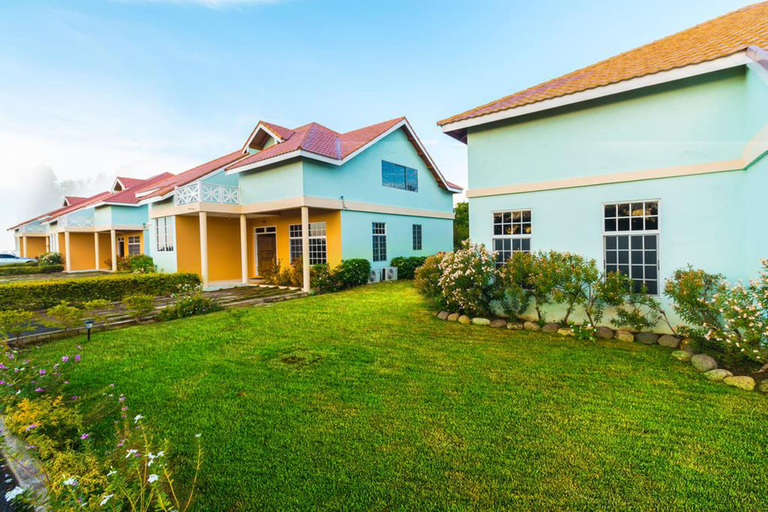 Exterior & Views 2, Paradise Beach Front Apartment