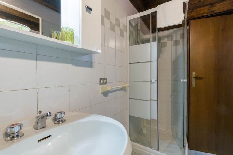 Bathroom 2, Leoncin d'oro, Verona