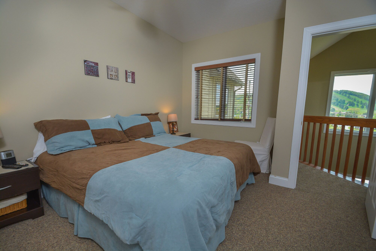 Bedroom 2, CannaWisp 4 Bedroom Townhome, Garrett