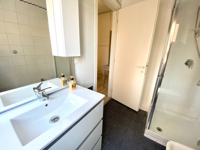 Bathroom 5, A Quattro Passi Da, Rome