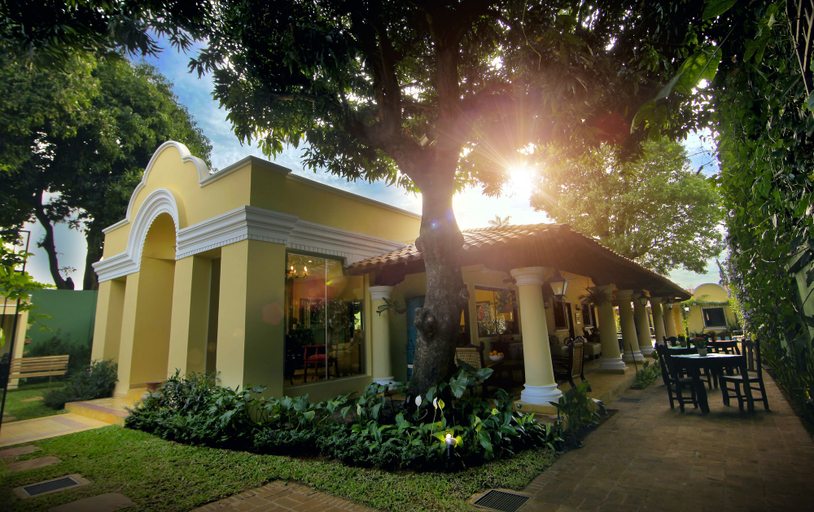 Exterior & Views