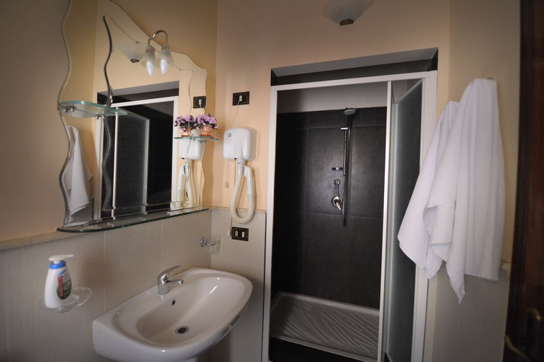 Bathroom 4, Hotel Piccolo di Corduneanu Aurora, Palermo