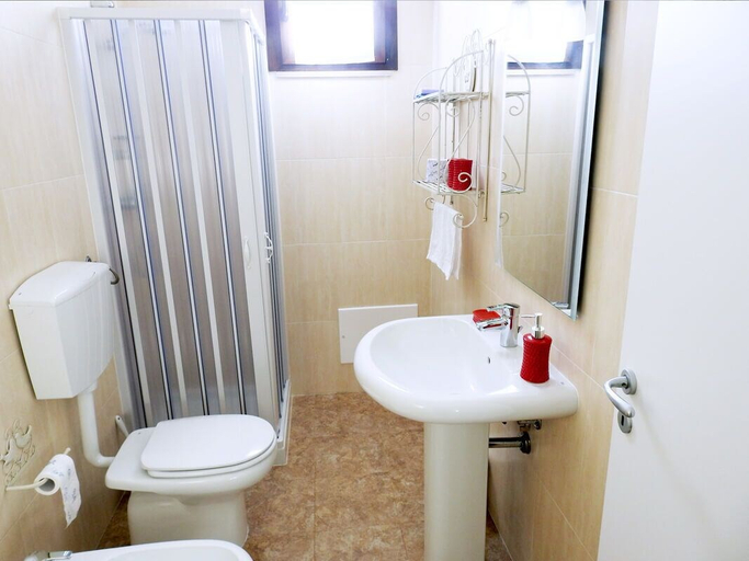 Bathroom 4, Masseria Prisuti, Lecce