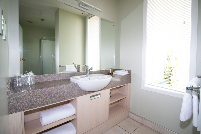 Bathroom 4, The Avenue Hotel, Wanganui