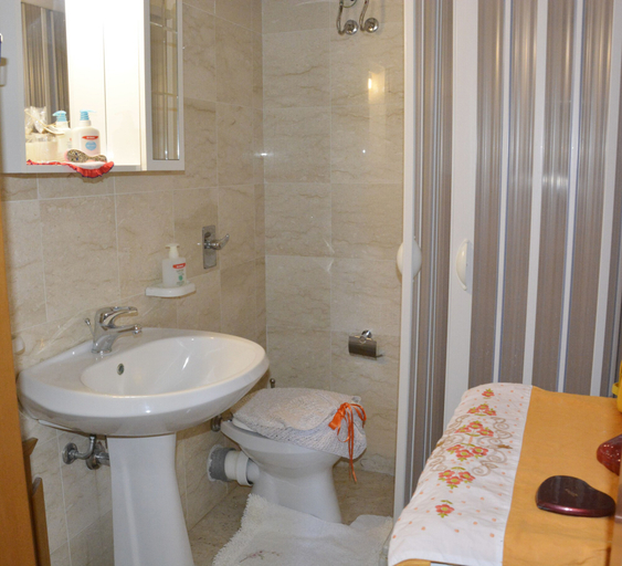 Bathroom 4, La Casa Siciliana, Trapani
