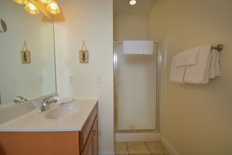 Bathroom 3, CannaWisp 4 Bedroom Townhome, Garrett