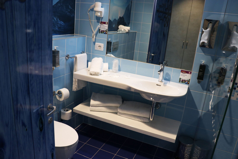 Bathroom 4, Gardaland Magic Hotel, Verona