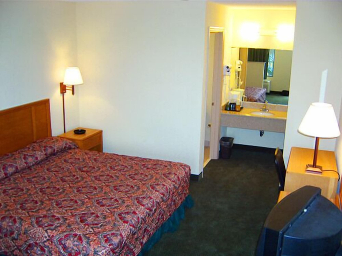 Bedroom 4, Baymont by Wyndham Sumter Northwest, Sumter