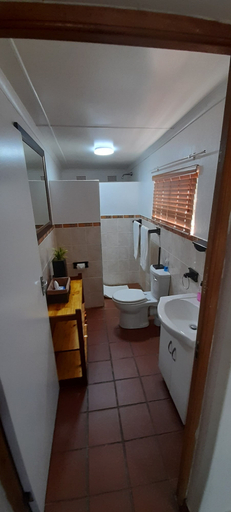 Bathroom 5, Ezulwini Game Lodge, Umkhanyakude
