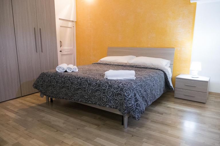 Room 3, Casa Bella University, Bologna