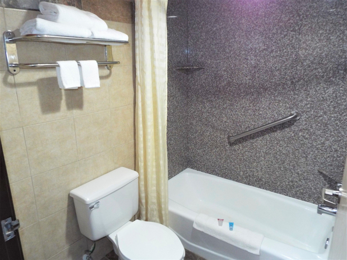 Bathroom 5, Texas Inn Harlingen, Cameron