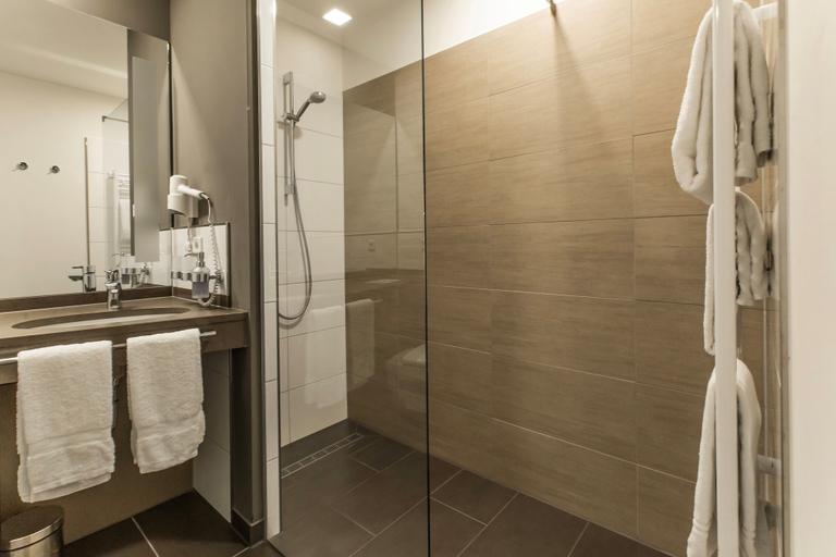 Bathroom 5, Bergmark Hotel, Vechta