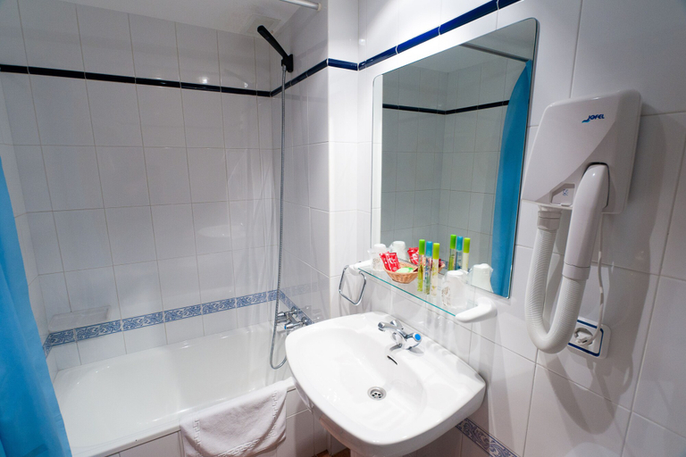 Bathroom 3, Hotel Costa de Rodiles, Asturias