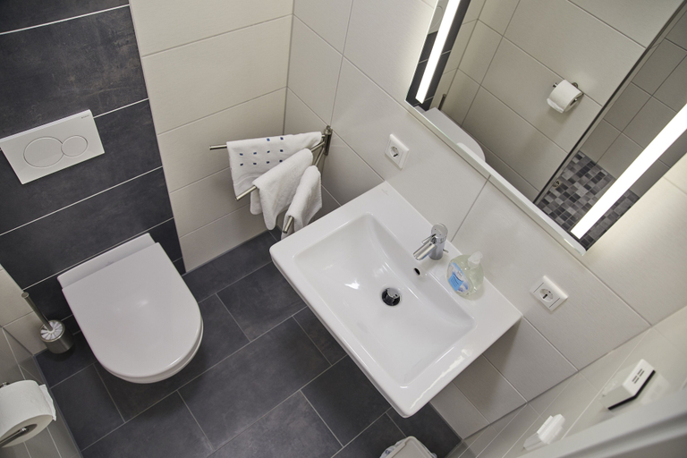 Bathroom 4, Lothringer Hof, Saarlouis