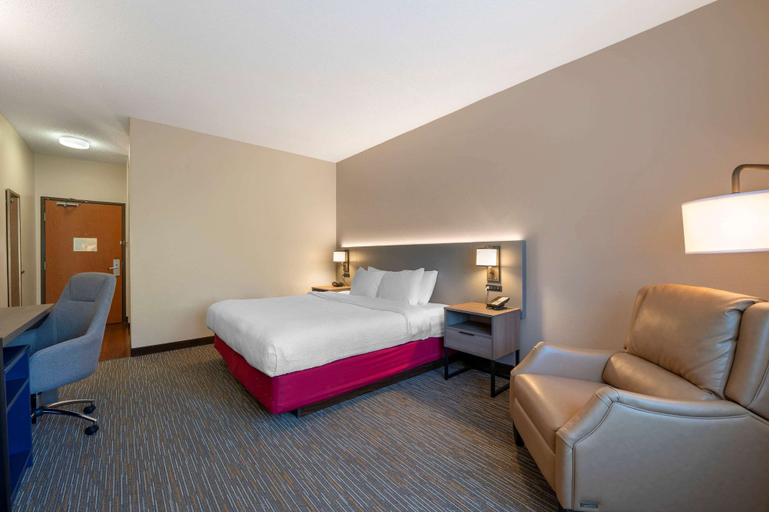 Bedroom 3, Comfort Inn & Suites, Muskingum