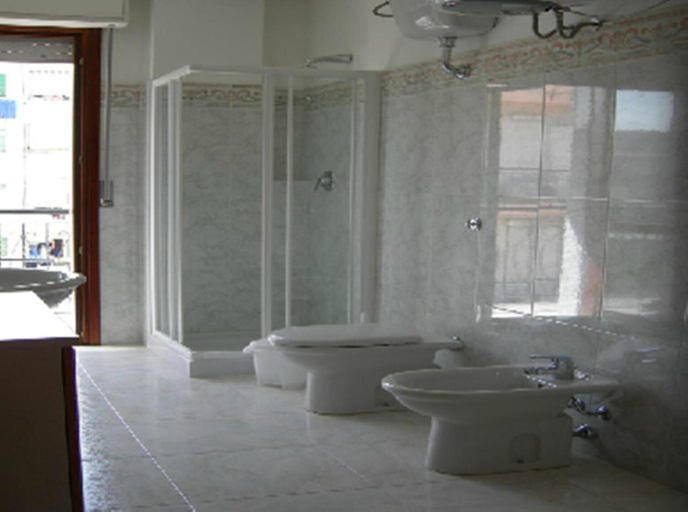 Bathroom 3, Residence Monte Grappa, Cagliari