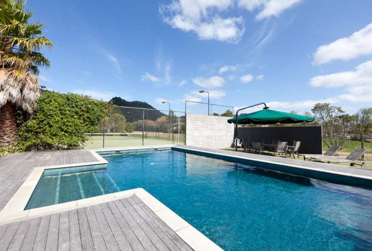 Sport & Beauty 4, Pauanui Pines Motor Lodge, Thames-Coromandel