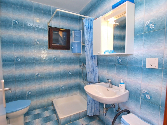 Bathroom 3, Apartment 1334, Medulin