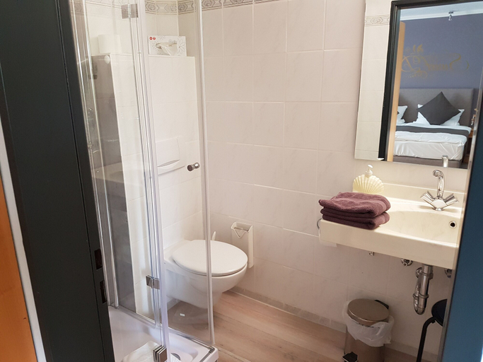 Bathroom 3, Waldhotel Kurfuerst, Cochem-Zell