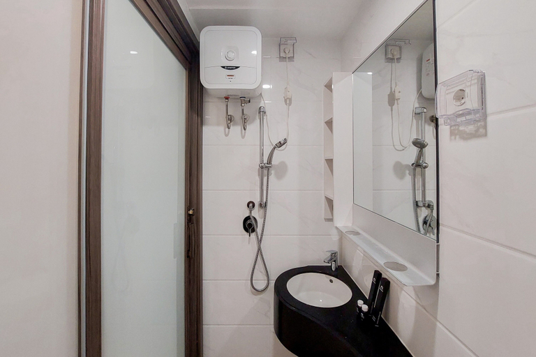 Bathroom 5, Elegant And Comfortable Studio Sky House Bsd Apartment, Tangerang Selatan