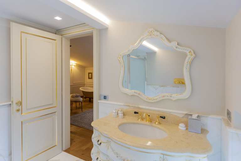Bathroom 5, Villa Valentini Bonaparte, Perugia