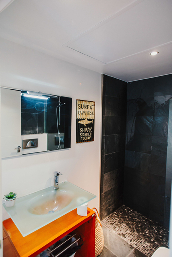 Bathroom, Apartamento Canyelles-mar, Girona