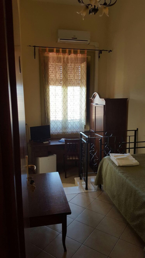 Bedroom 2, Hotel Concordia, Palermo