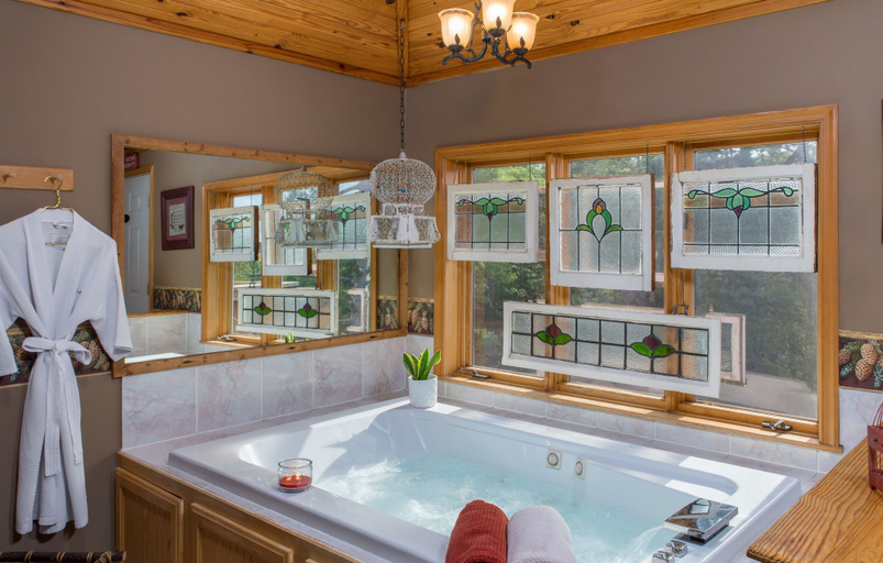 Bathroom 3, Eureka Sunset Cabins, Carroll