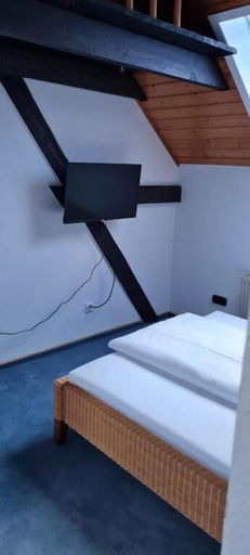 Bedroom 2, Hotel Zur Erholung & Restaurant Amme's Landhaus, Celle