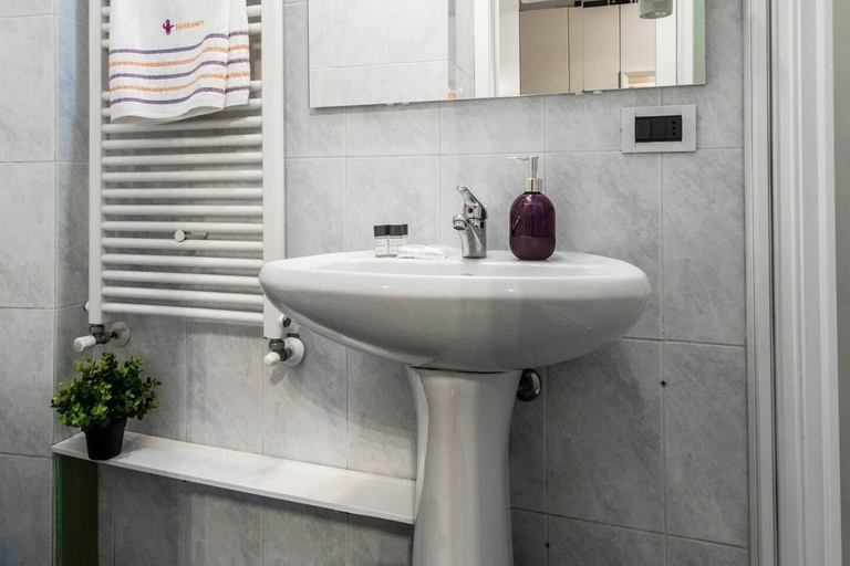 Bathroom 4, JOIVY Pontida Apartment, Milano