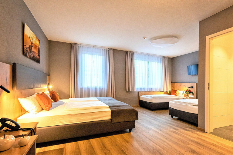 Bedroom 2, Hotel La Mirabelle, Emmendingen