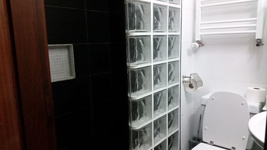 Bathroom 3, Sara & Dany, Sintra