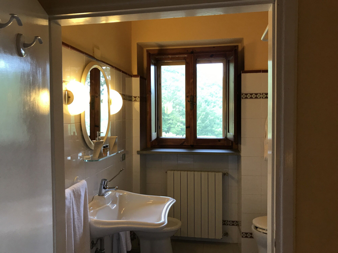 Bathroom 4, Foresteria Castello di Verrazzano, Florence