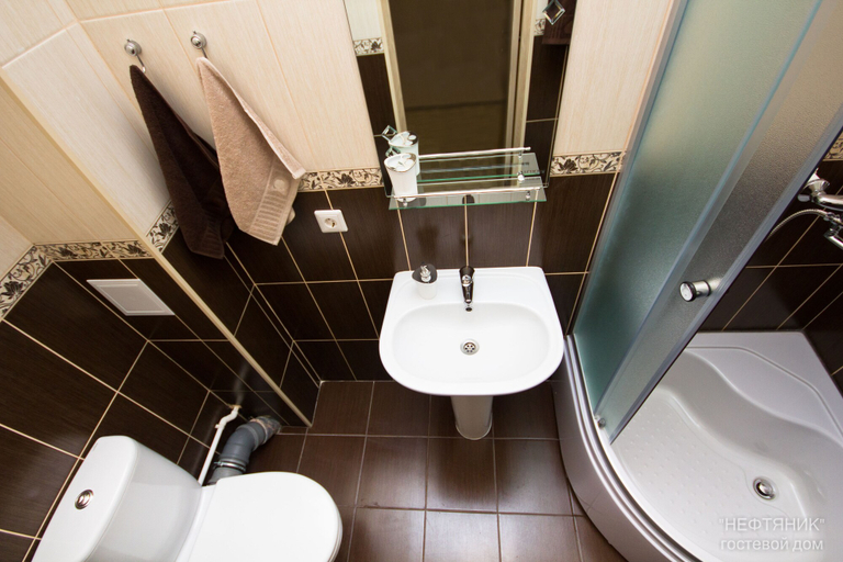 Bathroom 2, Guest Complex Neftyanik, Perm' gorsovet