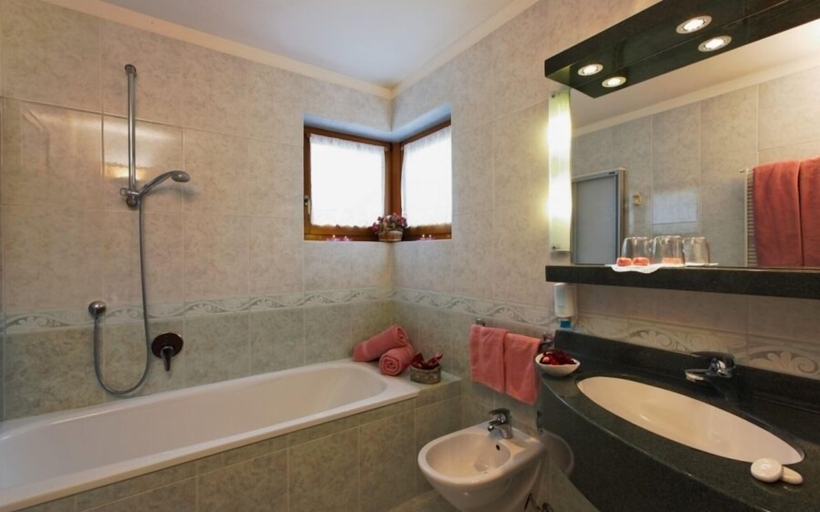 Bathroom, Garni Raetia, Bolzano