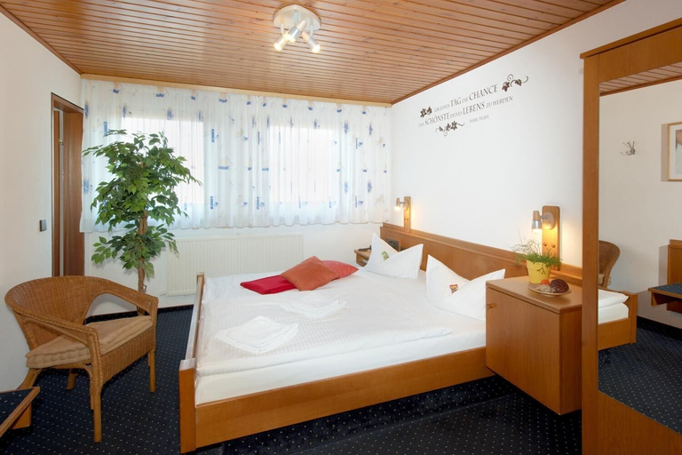 Bedroom 4, City Hotel Hanau, Main-Kinzig-Kreis