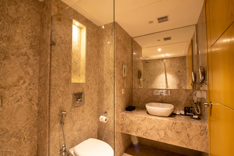 Bathroom, The Pristine Hotel Kanpur, Kanpur Nagar