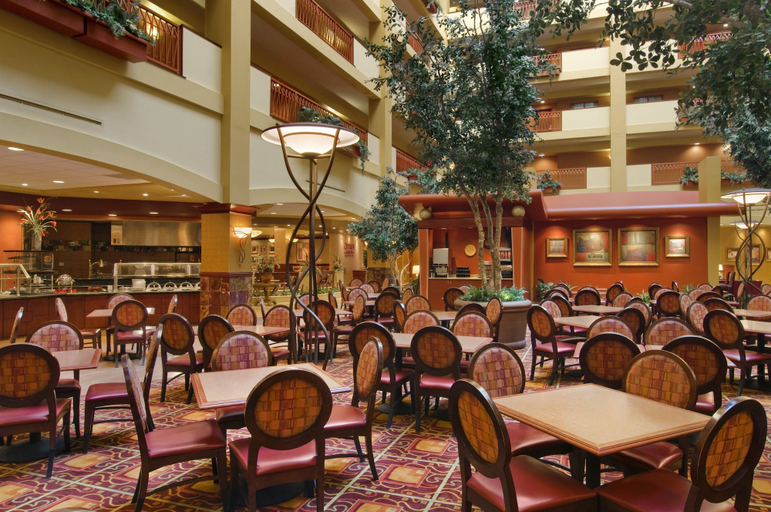 Food & Drinks 5, Embassy Suites by Hilton Hampton Convention Center, Hampton