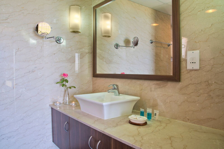 Bathroom 4, Natura Beach Hotel and Villas