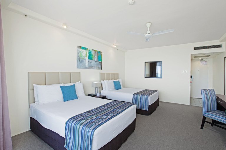 Bedroom 3, Rydges Esplanade Resort Cairns, Cairns